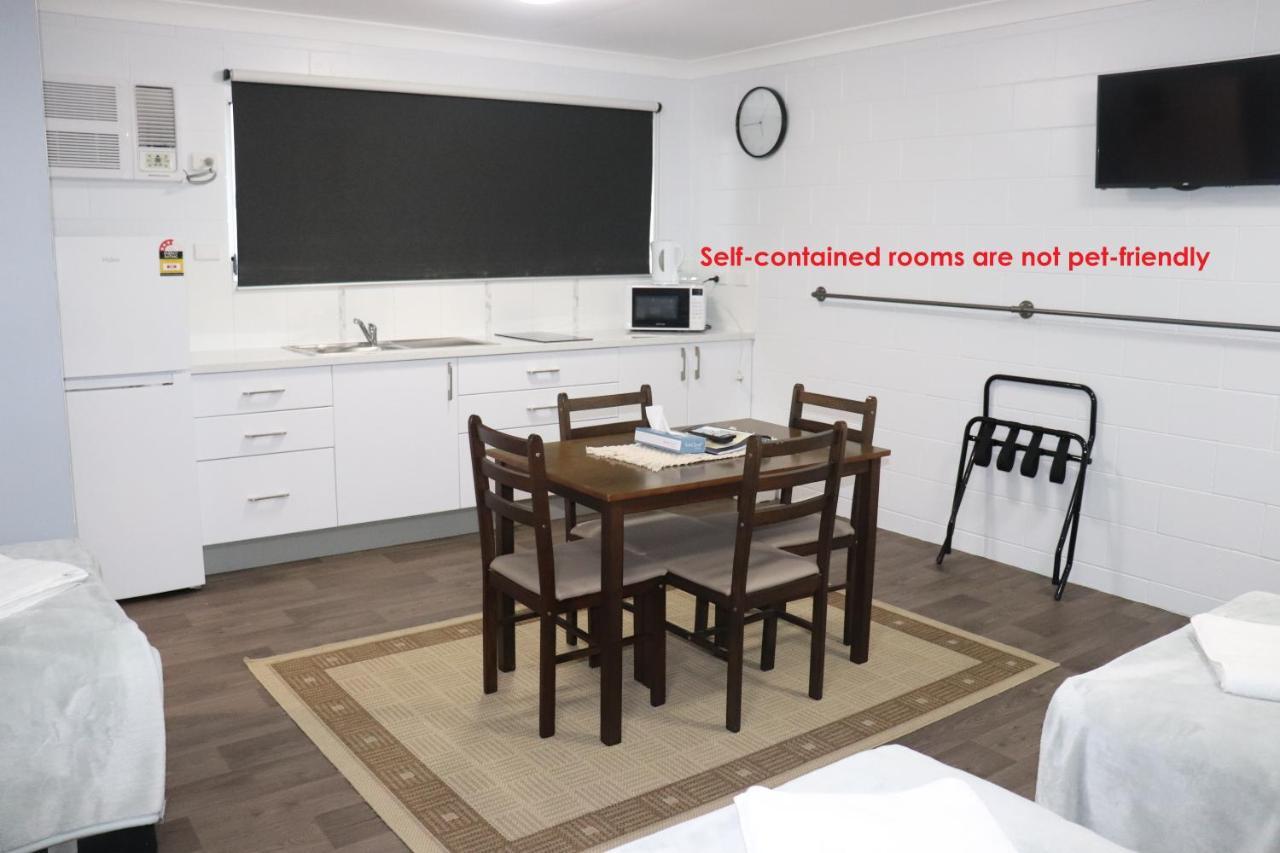 Spanish Lace Motor Inn タウンズビル エクステリア 写真