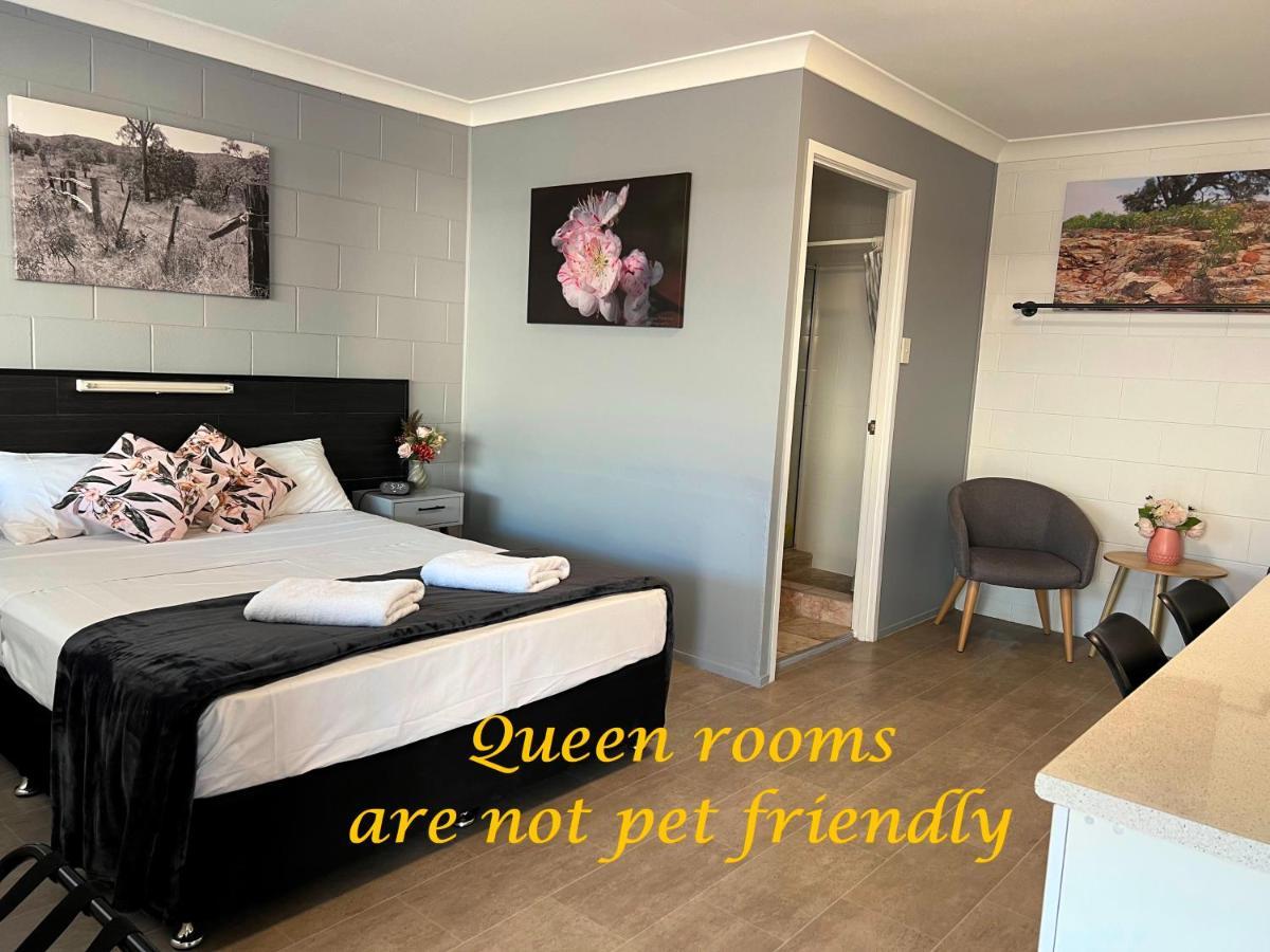 Spanish Lace Motor Inn タウンズビル エクステリア 写真