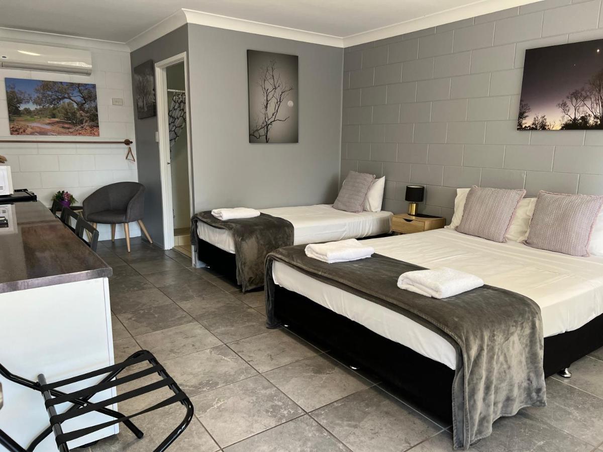 Spanish Lace Motor Inn タウンズビル エクステリア 写真