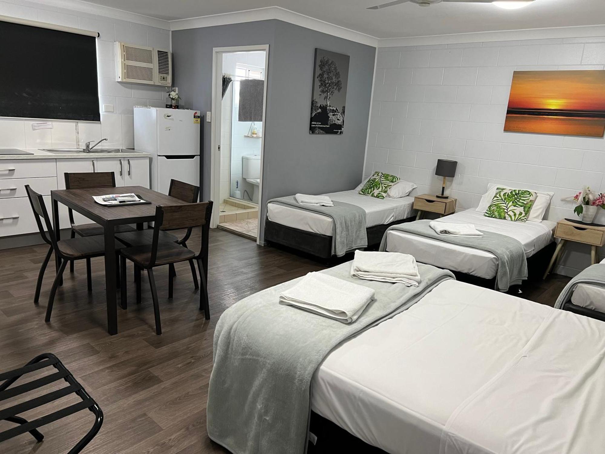 Spanish Lace Motor Inn タウンズビル エクステリア 写真