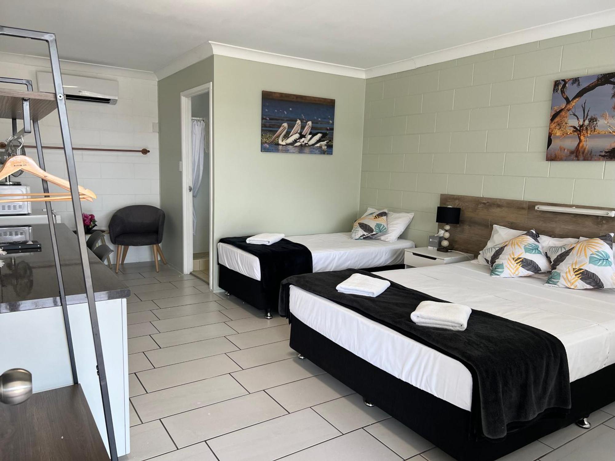 Spanish Lace Motor Inn タウンズビル エクステリア 写真