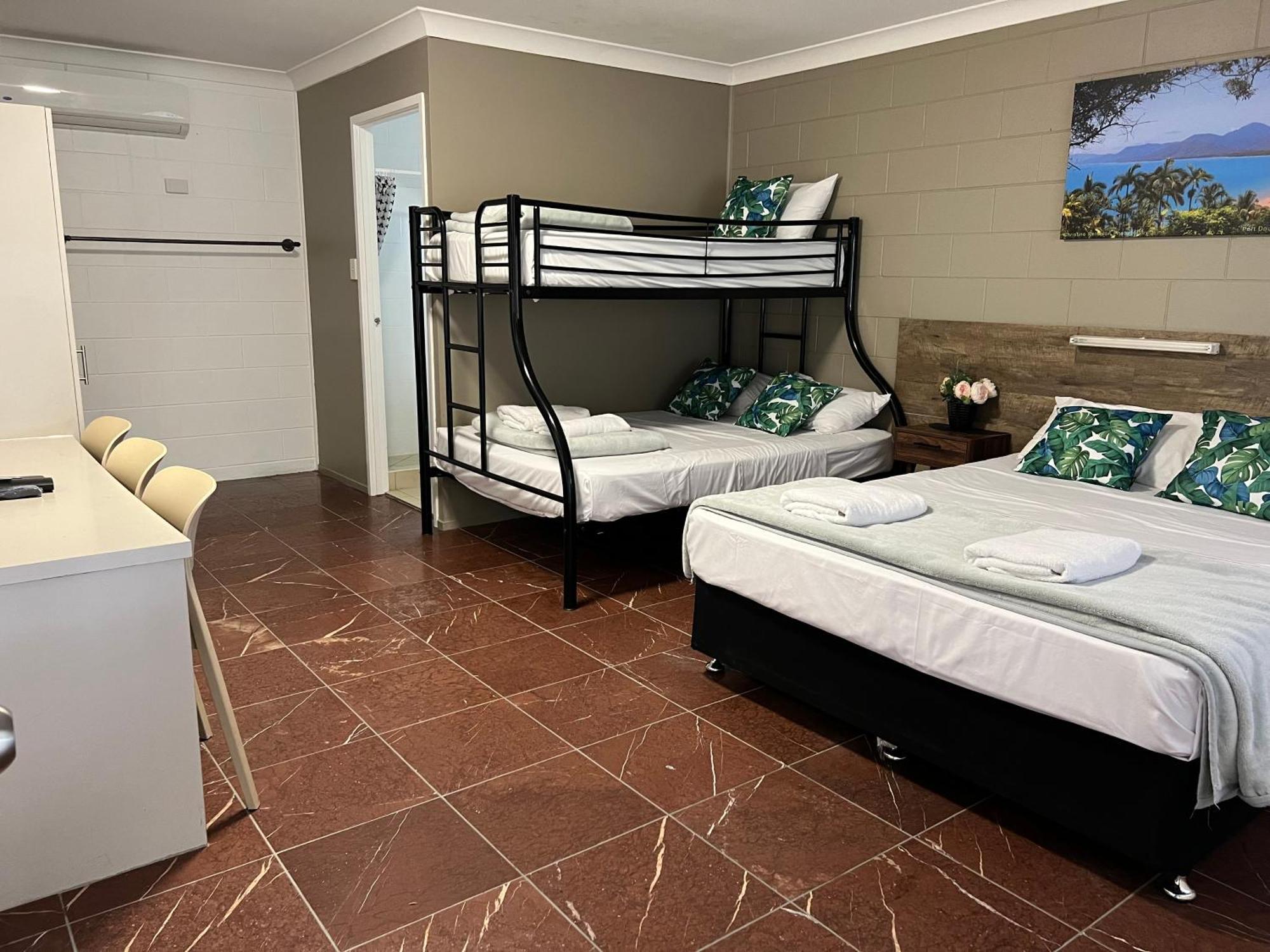 Spanish Lace Motor Inn タウンズビル エクステリア 写真