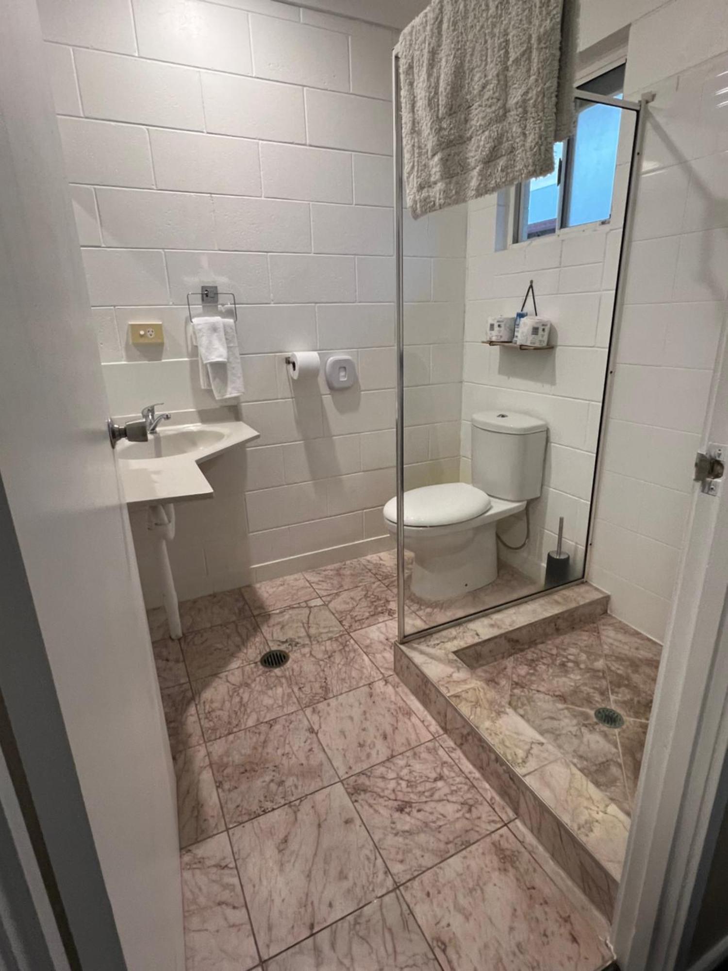 Spanish Lace Motor Inn タウンズビル エクステリア 写真
