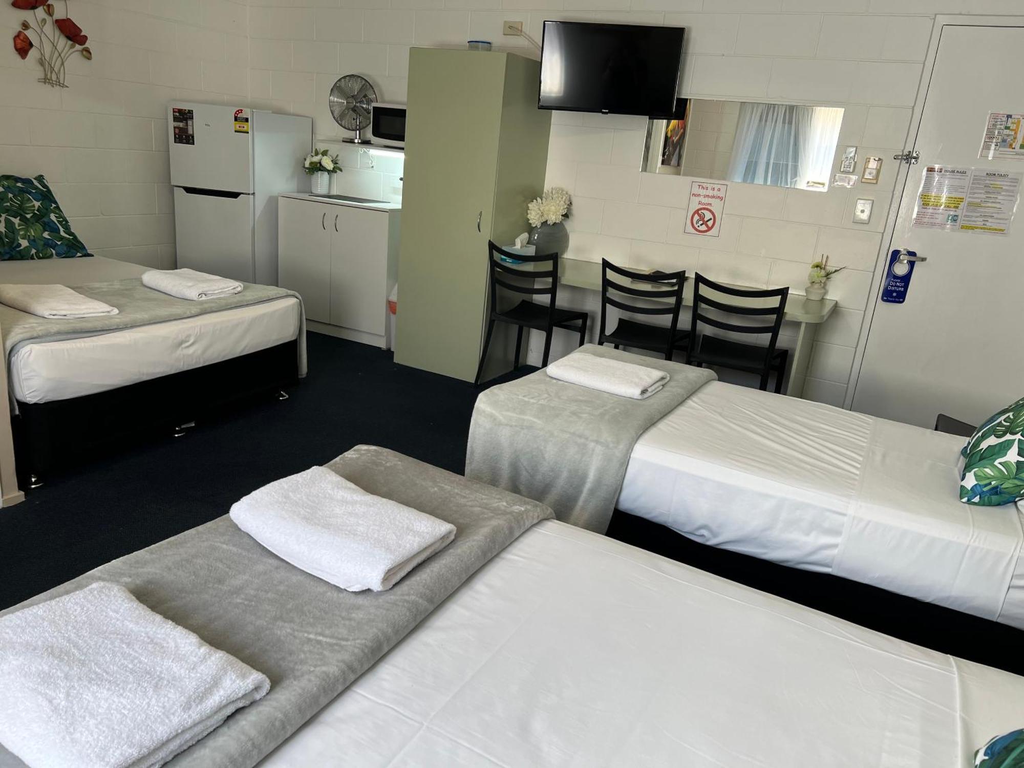 Spanish Lace Motor Inn タウンズビル エクステリア 写真