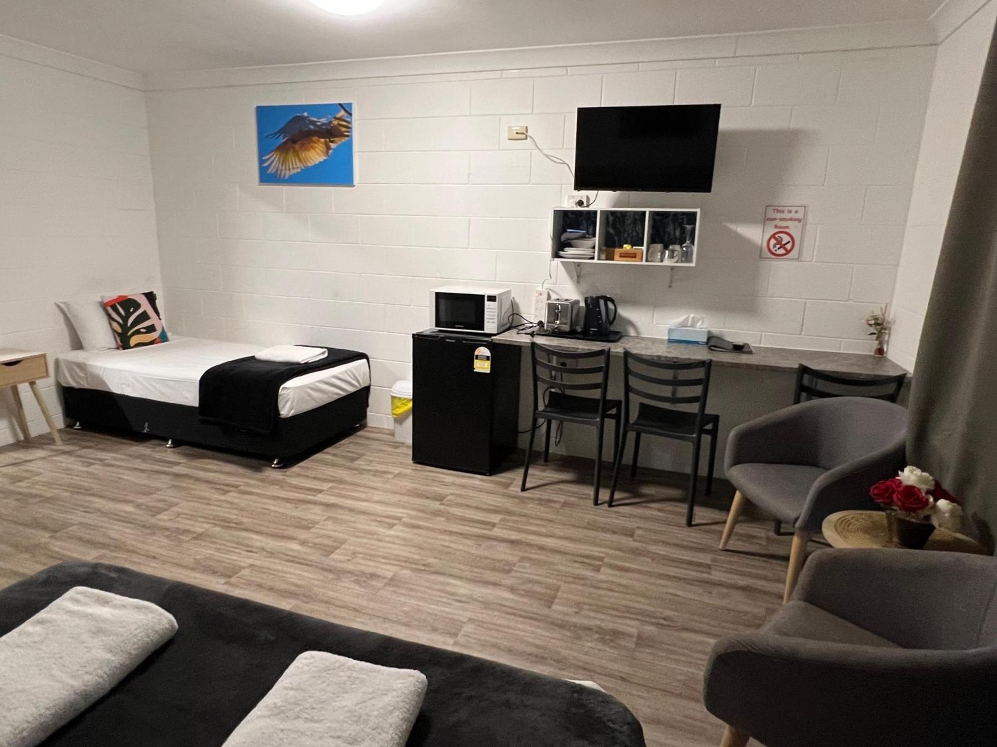 Spanish Lace Motor Inn タウンズビル エクステリア 写真