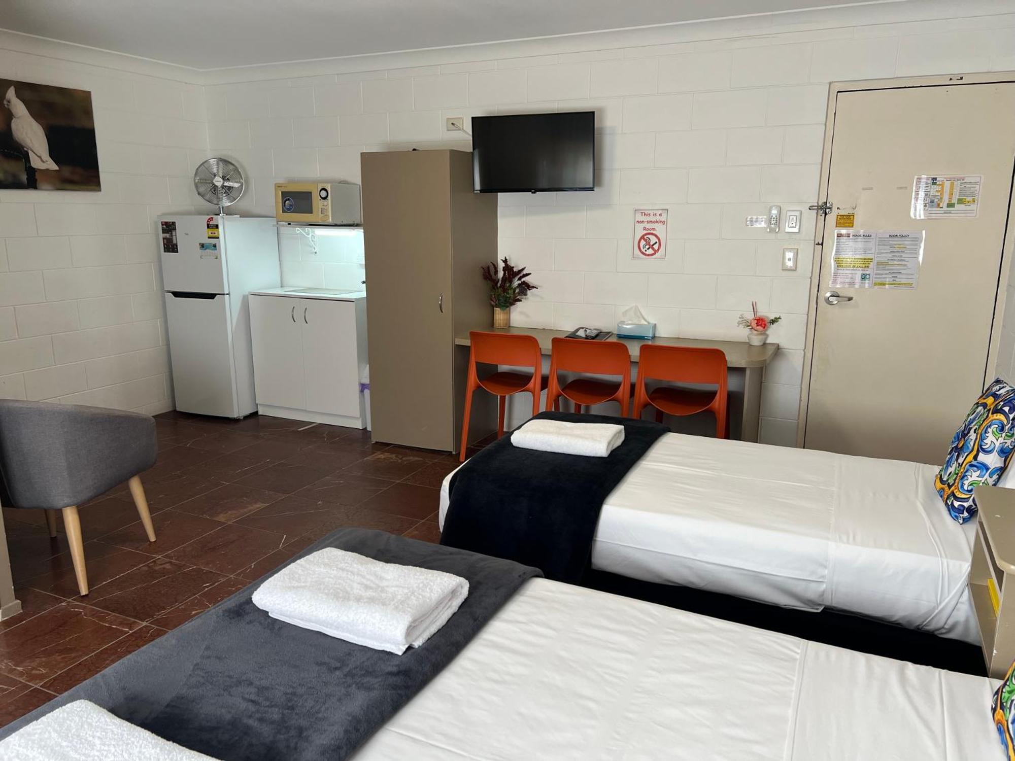 Spanish Lace Motor Inn タウンズビル エクステリア 写真