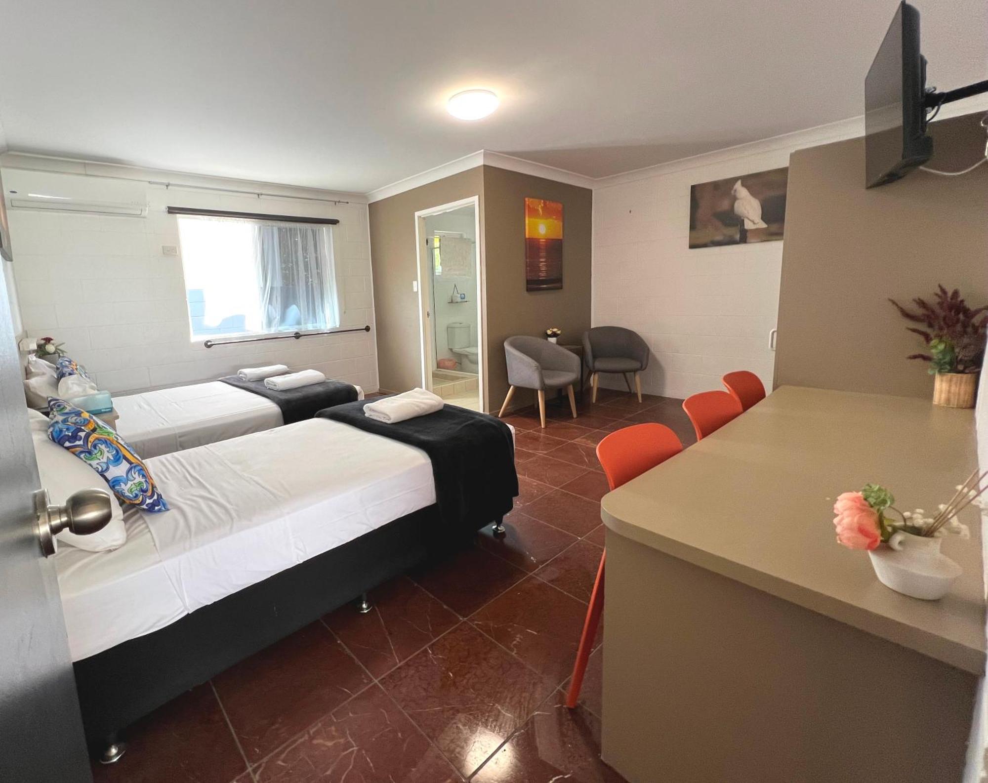 Spanish Lace Motor Inn タウンズビル エクステリア 写真