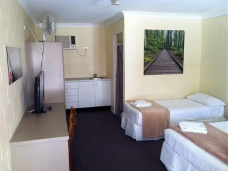 Spanish Lace Motor Inn タウンズビル エクステリア 写真